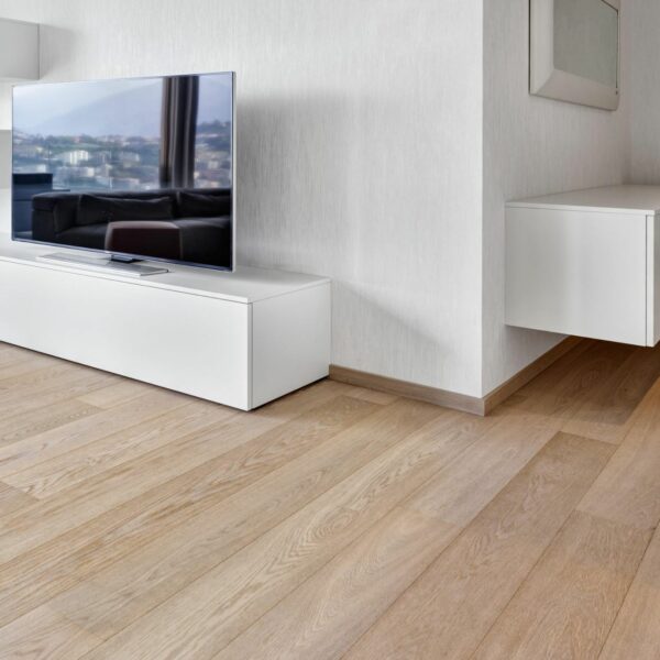 Alternative view of Landhausdiele Eiche geräuchert 24/Chêne fumé 24/Rovere fumé 24 Gebürstet Klebeparkett naturgeölt gefast